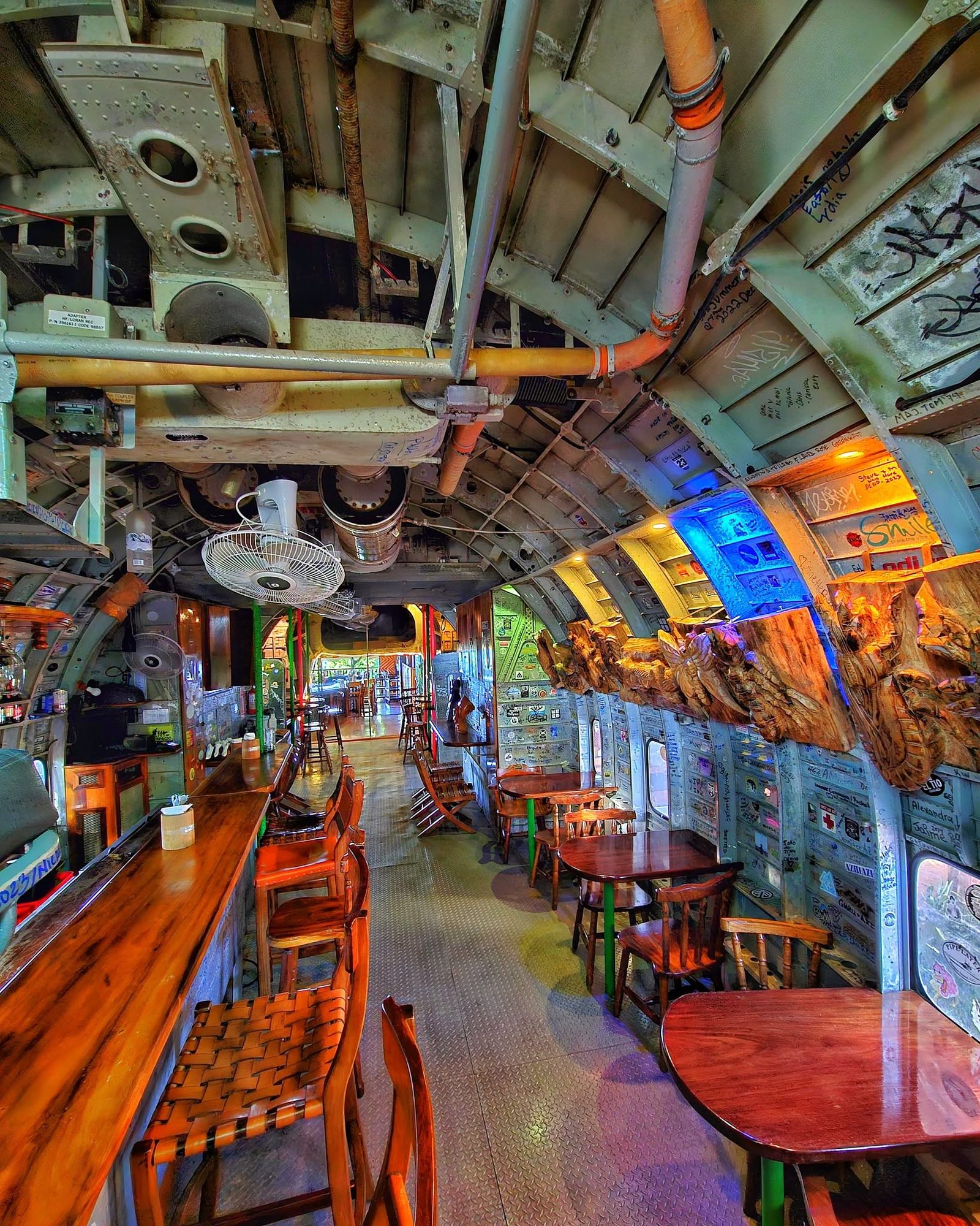 El Avión Bar and Restaurant