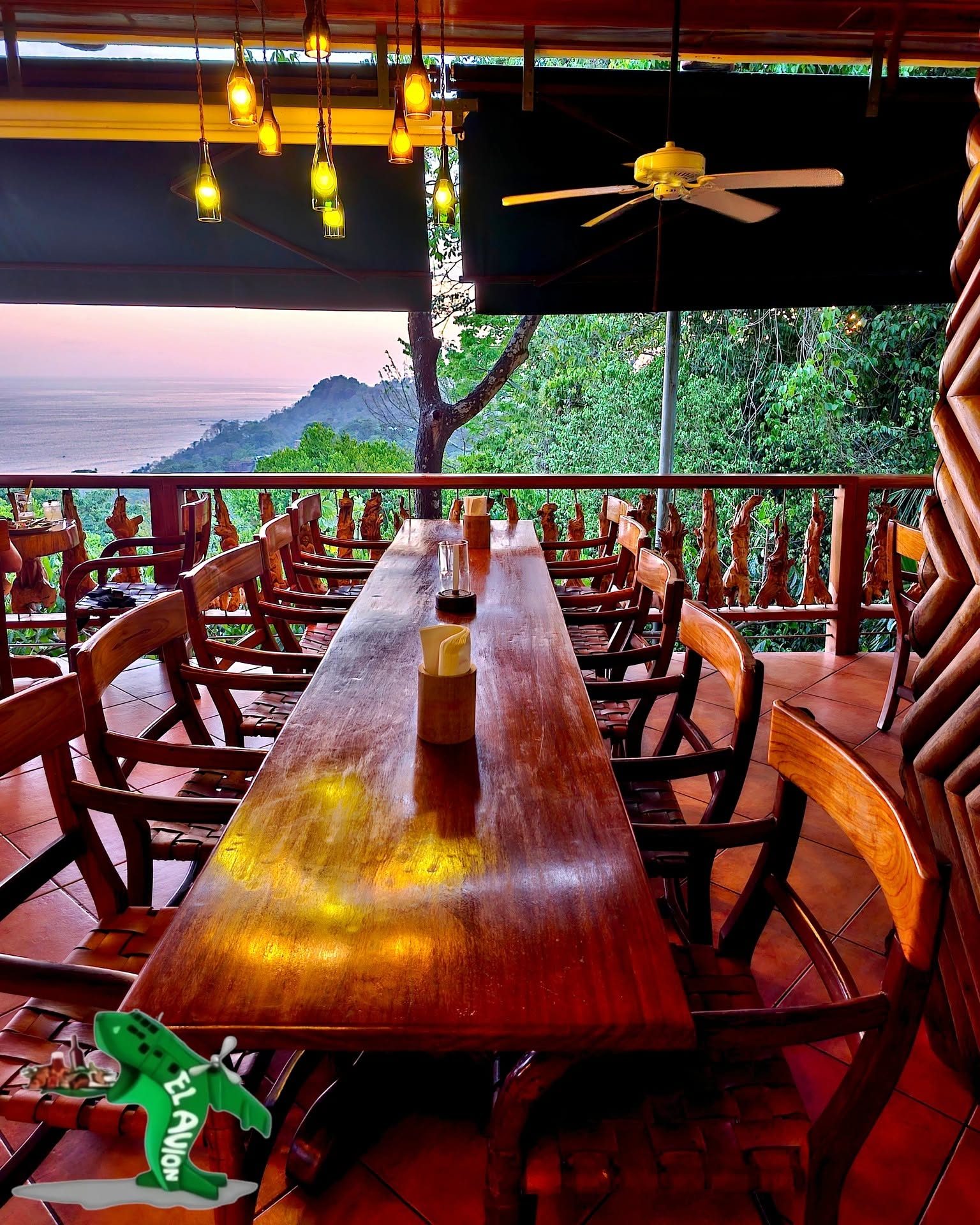 El Avión Bar and Restaurant