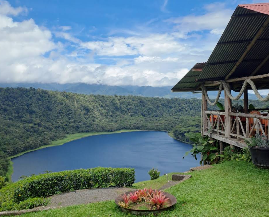 Restaurante y Mirador Laguna Hule